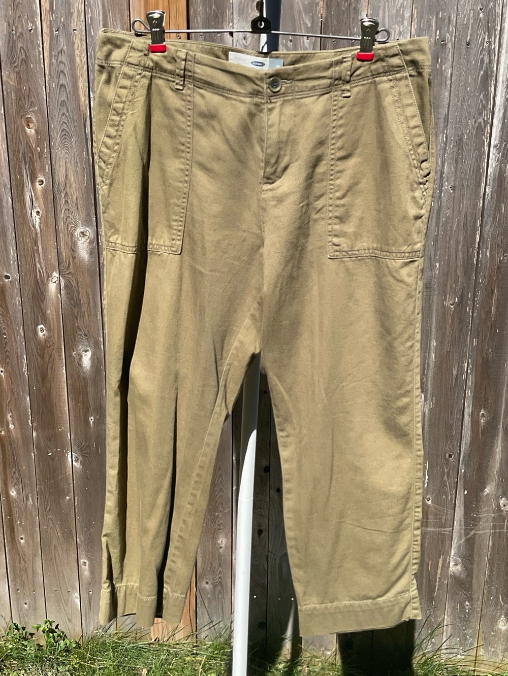 Old Navy Women's Capris in Khaki